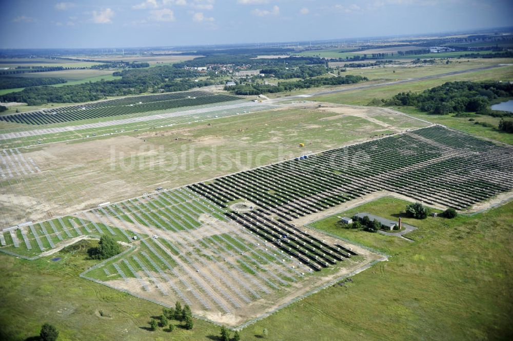 Luftaufnahme Tutow - Zweiter Abschnitt des Solarenergiepark am Flugplatz Tutow in Mecklenburg - Vorpommern