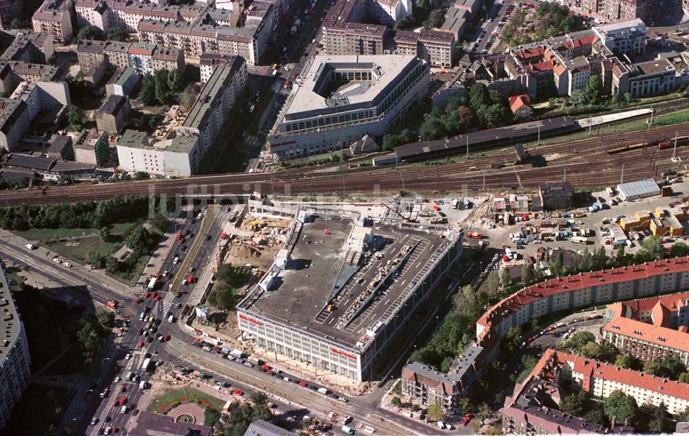 Berlin-Friedrichshain von oben - Zweiter Bauabschnitt des Ringcenter der ECE in der Frankfurter Allee 25.09.1997