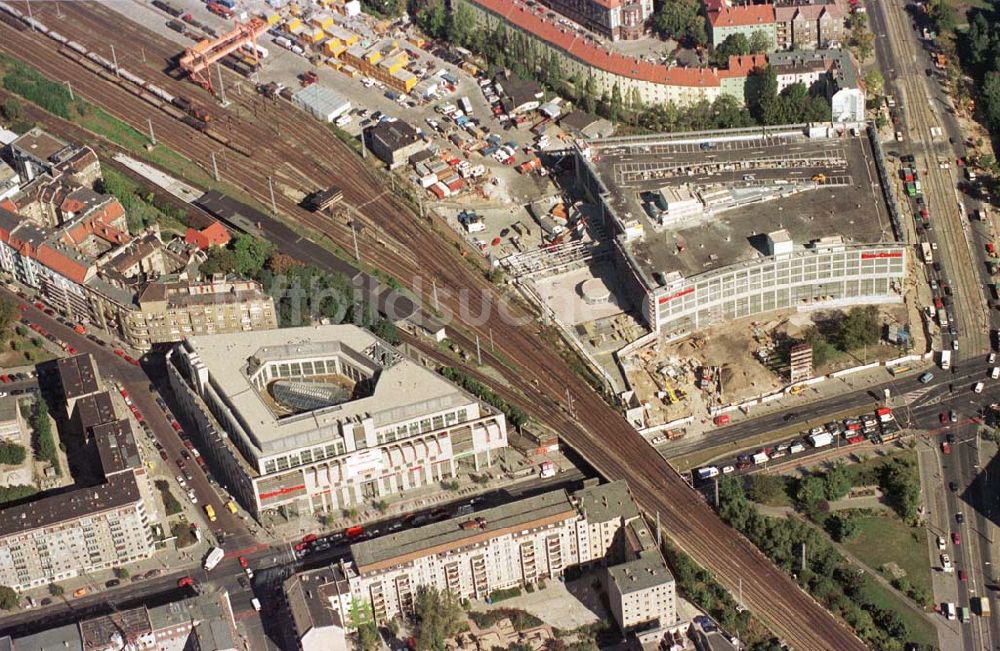 Luftbild Berlin-Friedrichshain - Zweiter Bauabschnitt des Ringcenter der ECE in der Frankfurter Allee 25.09.1997