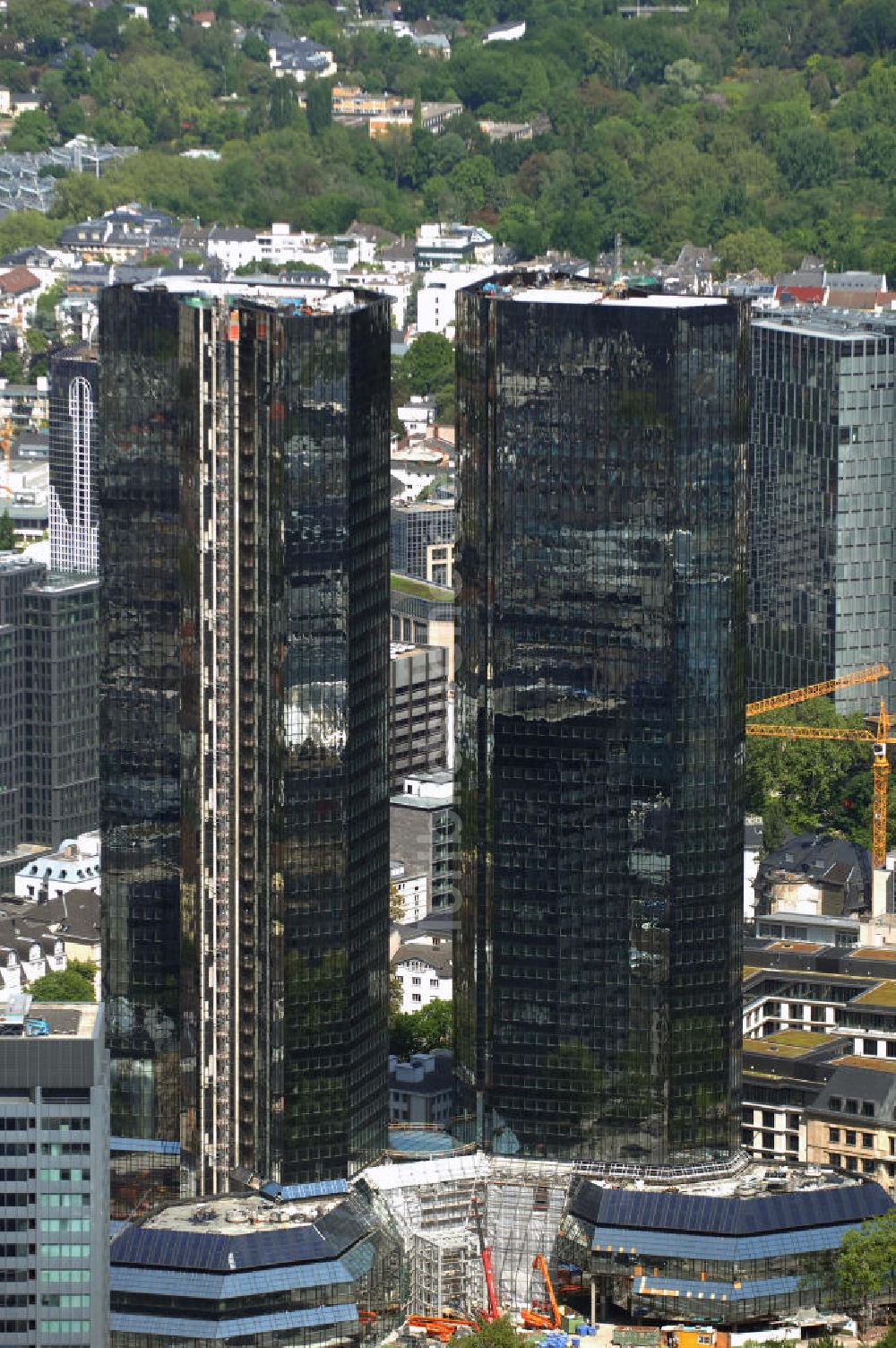 Luftaufnahme Frankfurt am Main - Zwillingstower der Deutschen Bank in Frankfurt