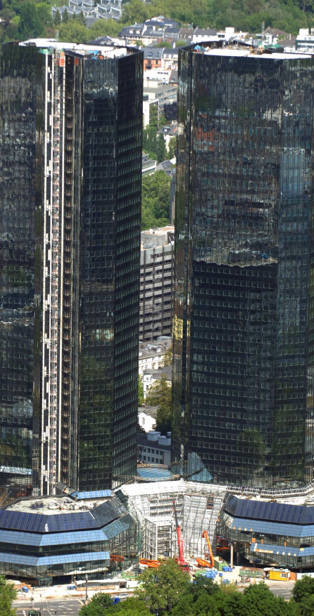 Frankfurt am Main von oben - Zwillingstower der Deutschen Bank in Frankfurt