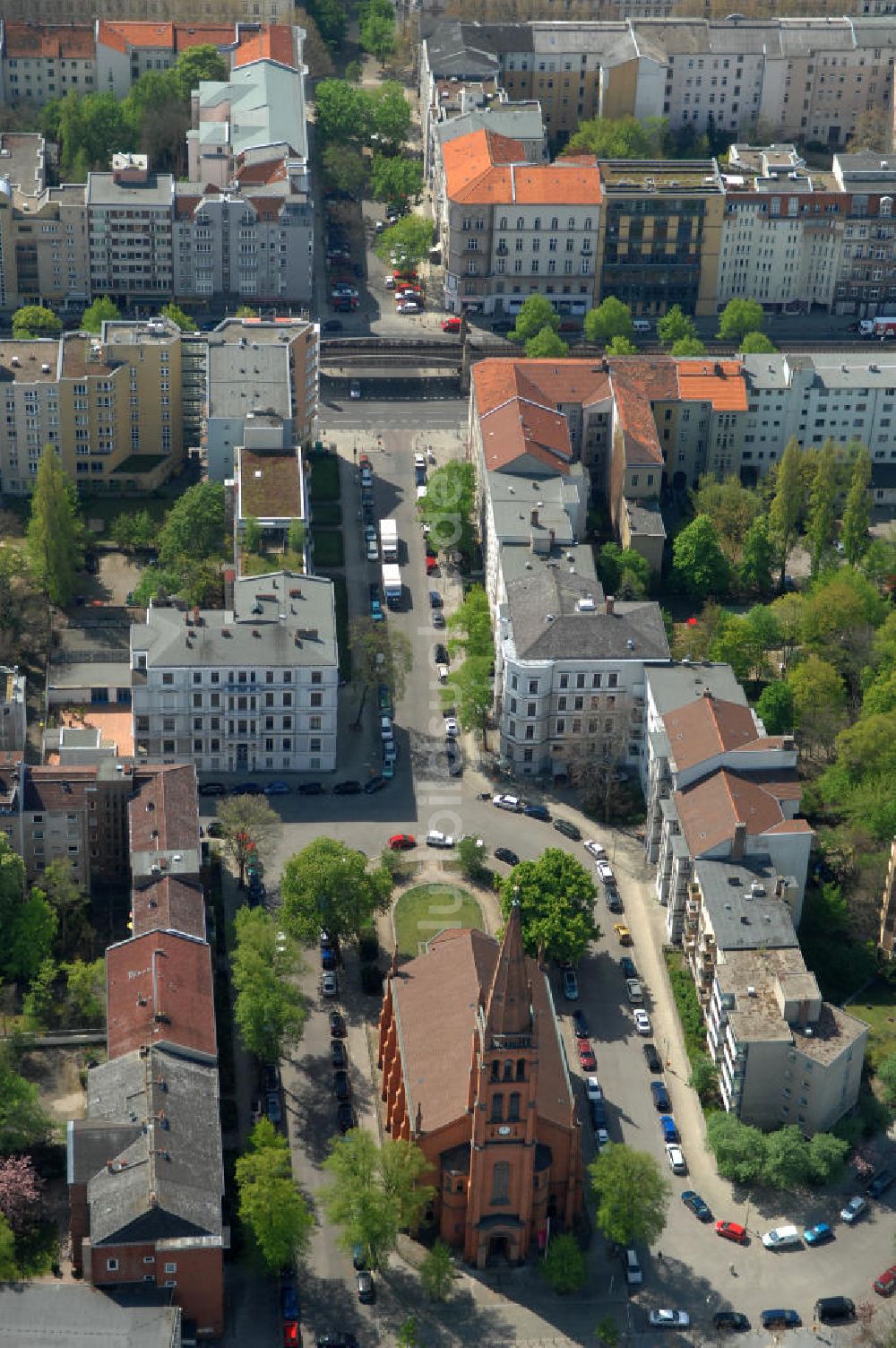 Luftaufnahme Berlin - Zwölf-Apostel-Kirche in Berlin-Schöneberg