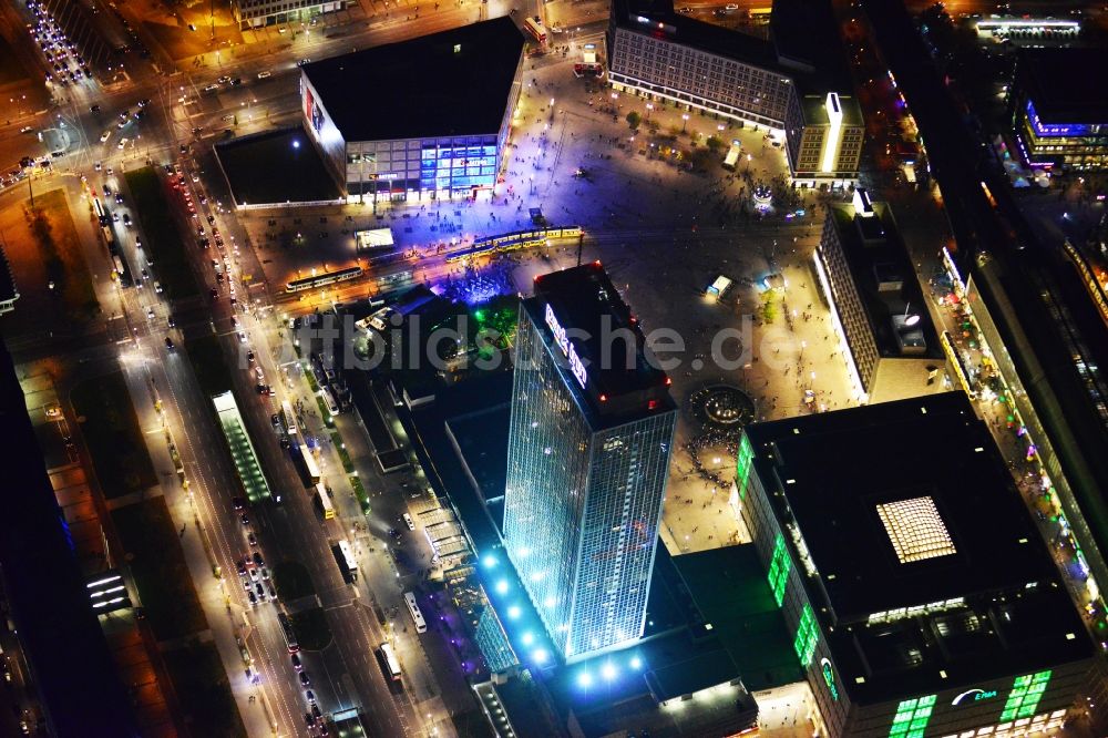 Nacht-Luftaufnahme Berlin - Nachtluftbild Alexanderplatz im Stadtzentrum der Hauptstadt Berlin