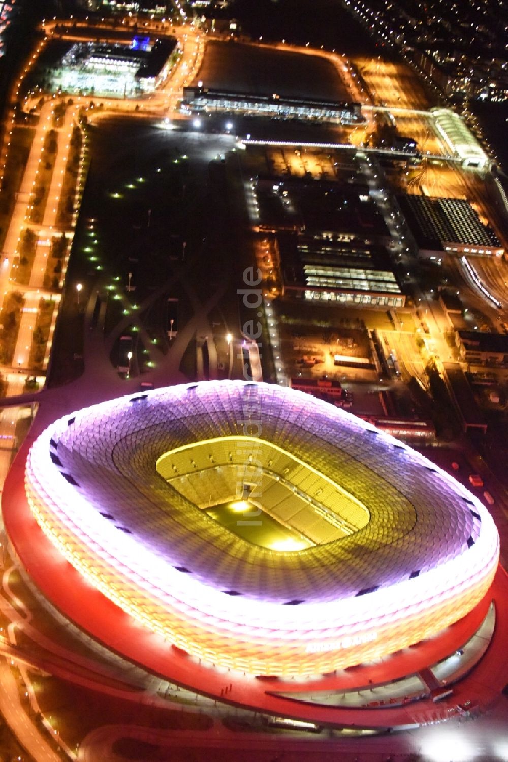 Nacht-Luftaufnahme München - Nachtluftbild Allianz Arena in München im Bundesland Bayern