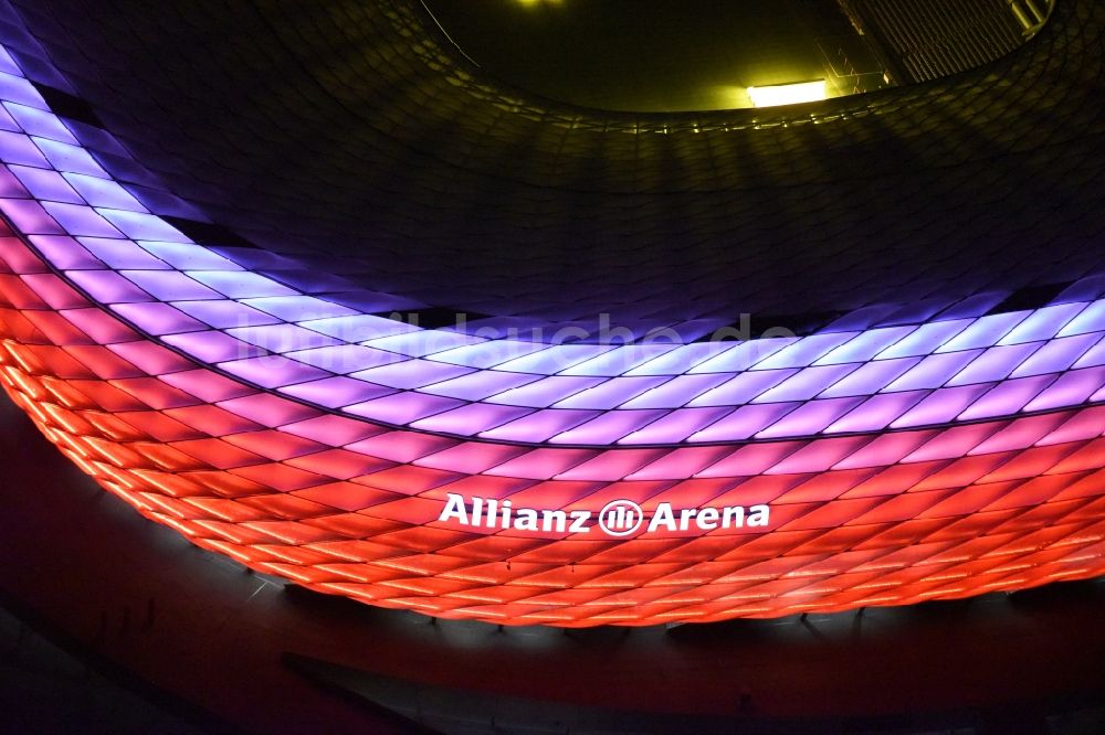 Nacht-Luftaufnahme München - Nachtluftbild Allianz Arena in München im Bundesland Bayern