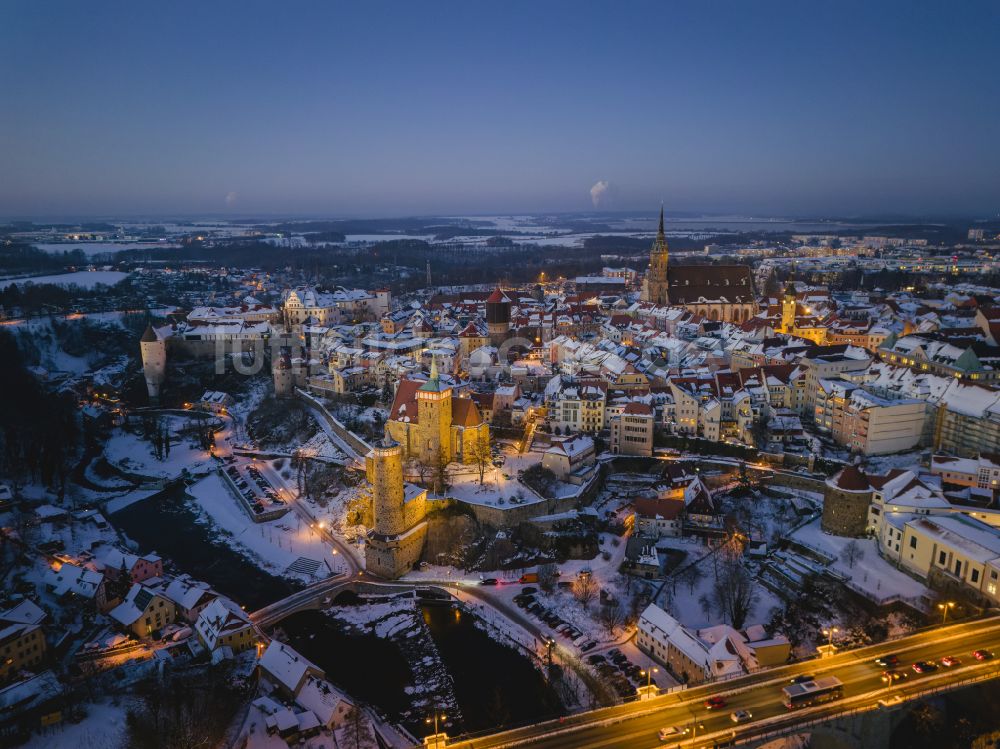 Nacht-Luftaufnahme Bautzen - Nachtluftbild Altstadtbereich und Innenstadtzentrum in Bautzen im Bundesland Sachsen, Deutschland