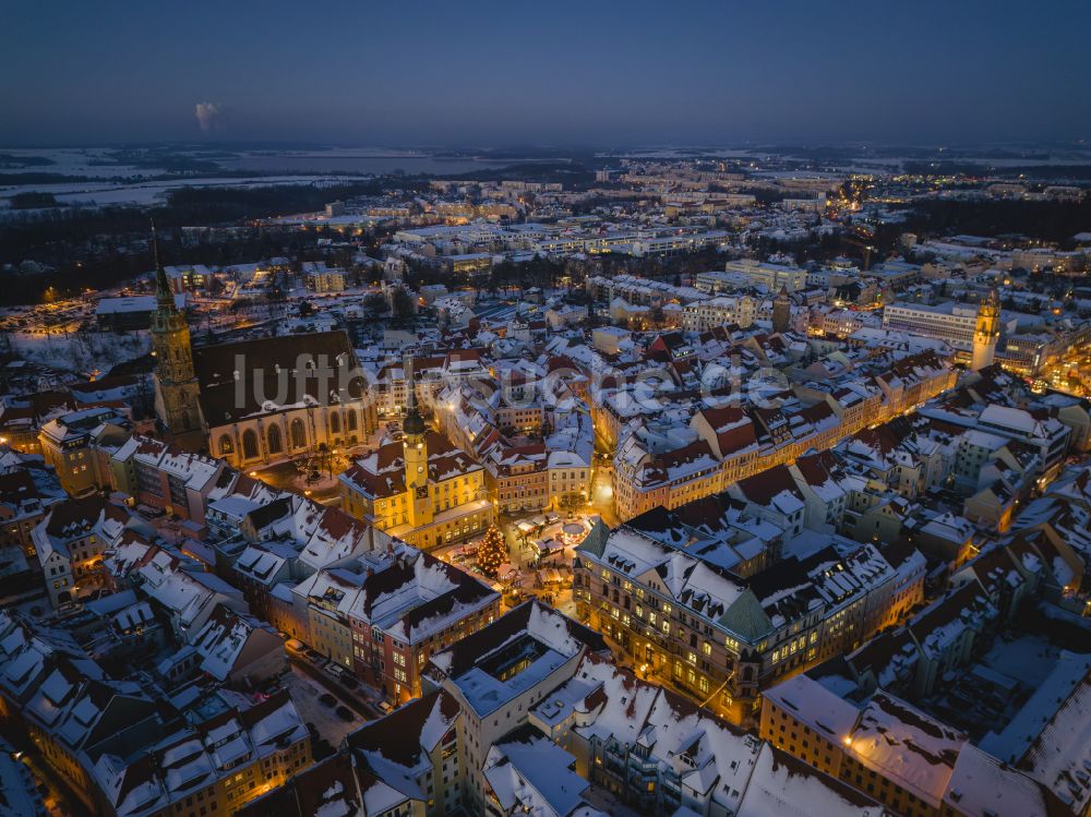 Bautzen bei Nacht von oben - Nachtluftbild Altstadtbereich und Innenstadtzentrum in Bautzen im Bundesland Sachsen, Deutschland