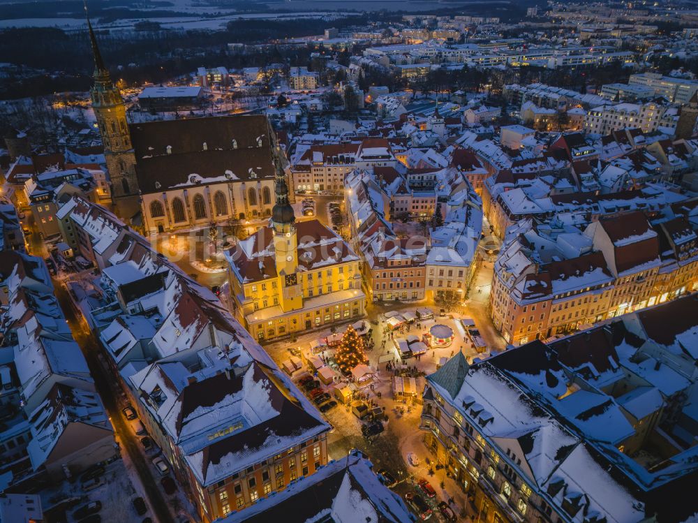 Bautzen bei Nacht aus der Vogelperspektive: Nachtluftbild Altstadtbereich und Innenstadtzentrum in Bautzen im Bundesland Sachsen, Deutschland