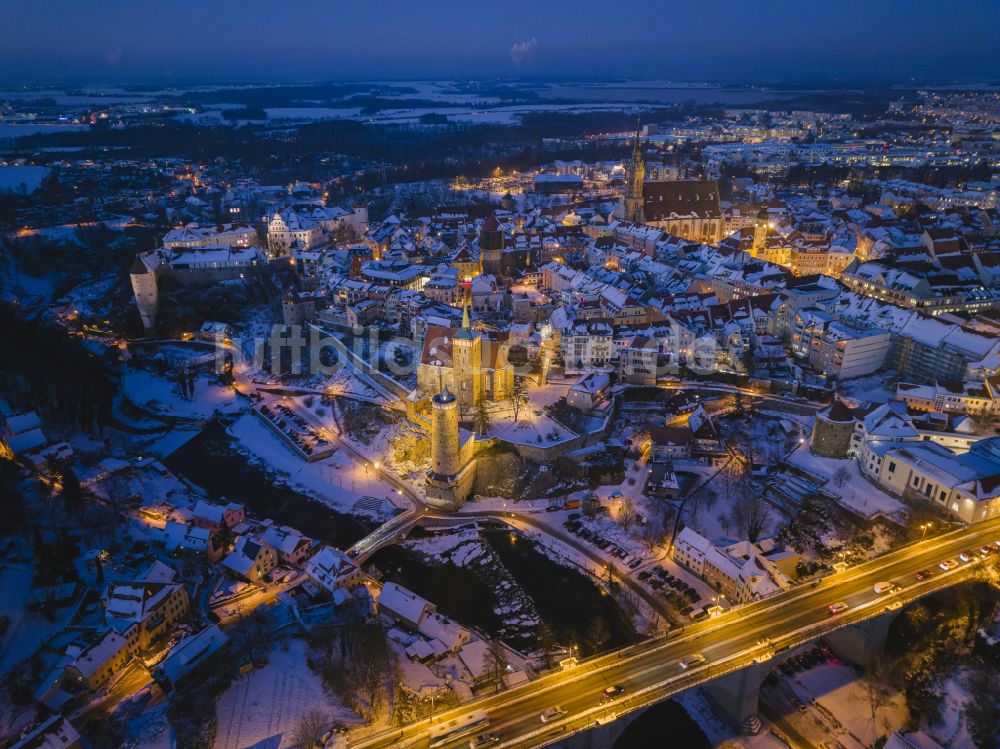 Nacht-Luftaufnahme Bautzen - Nachtluftbild Altstadtbereich und Innenstadtzentrum in Bautzen im Bundesland Sachsen, Deutschland