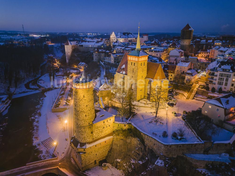 Bautzen bei Nacht aus der Vogelperspektive: Nachtluftbild Altstadtbereich und Innenstadtzentrum in Bautzen im Bundesland Sachsen, Deutschland