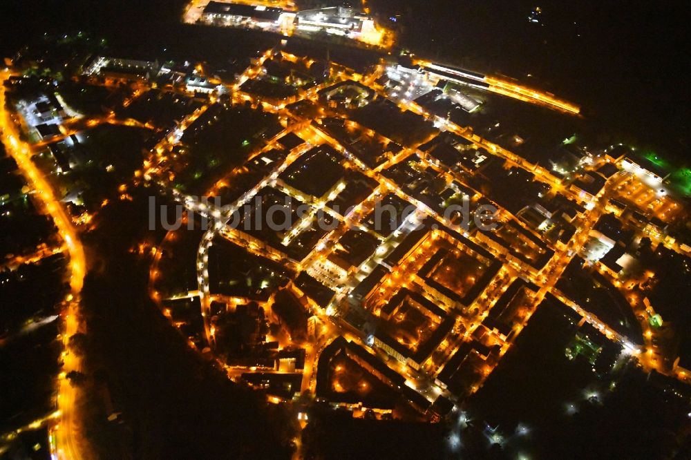 Nachtluftbild Bernau - Nachtluftbild Altstadtbereich und Innenstadtzentrum in Bernau im Bundesland Brandenburg, Deutschland