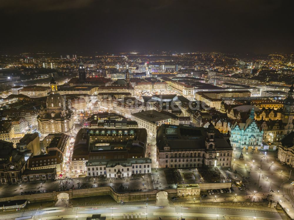 Nachtluftbild Dresden - Nachtluftbild Altstadtbereich und Innenstadtzentrum in Dresden im Bundesland Sachsen, Deutschland