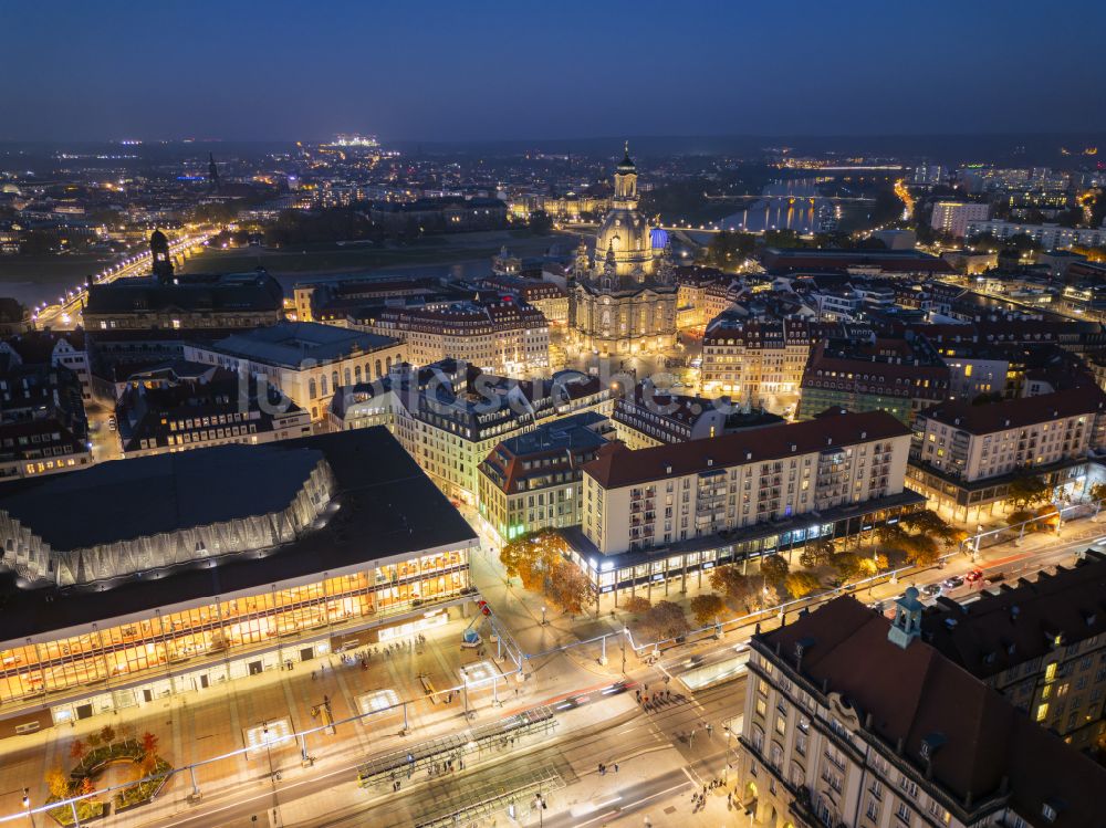 Nacht-Luftaufnahme Dresden - Nachtluftbild Altstadtbereich und Innenstadtzentrum in Dresden im Bundesland Sachsen, Deutschland