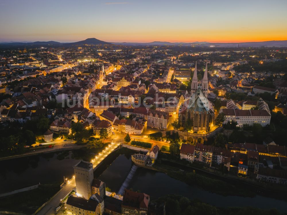 Görlitz bei Nacht von oben - Nachtluftbild Altstadtbereich und Innenstadtzentrum in Görlitz im Bundesland Sachsen, Deutschland