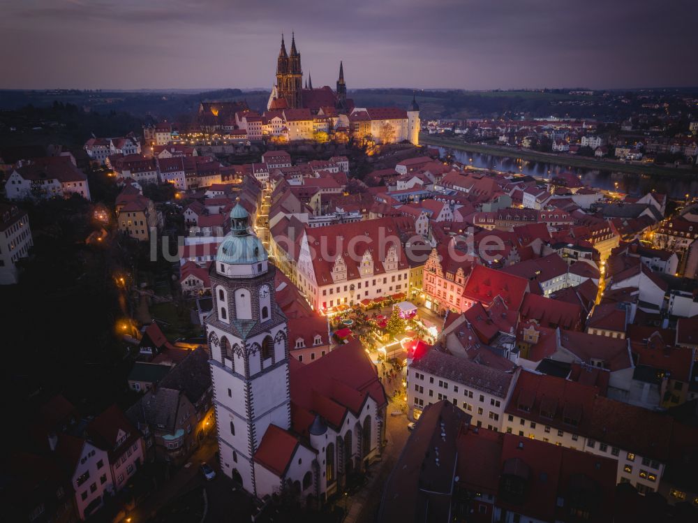 Nacht-Luftaufnahme Meißen - Nachtluftbild Altstadtbereich und Innenstadtzentrum in Meißen im Bundesland Sachsen, Deutschland