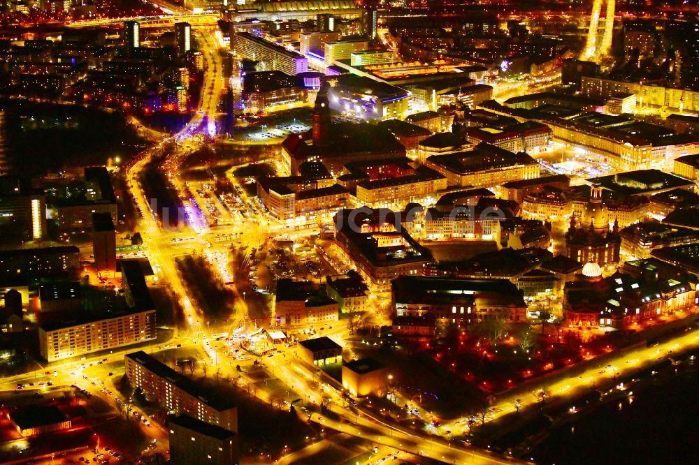 Nachtluftbild Dresden - Nachtluftbild Altstadtbereich und Innenstadtzentrum im Ortsteil Zentrum in Dresden im Bundesland Sachsen, Deutschland