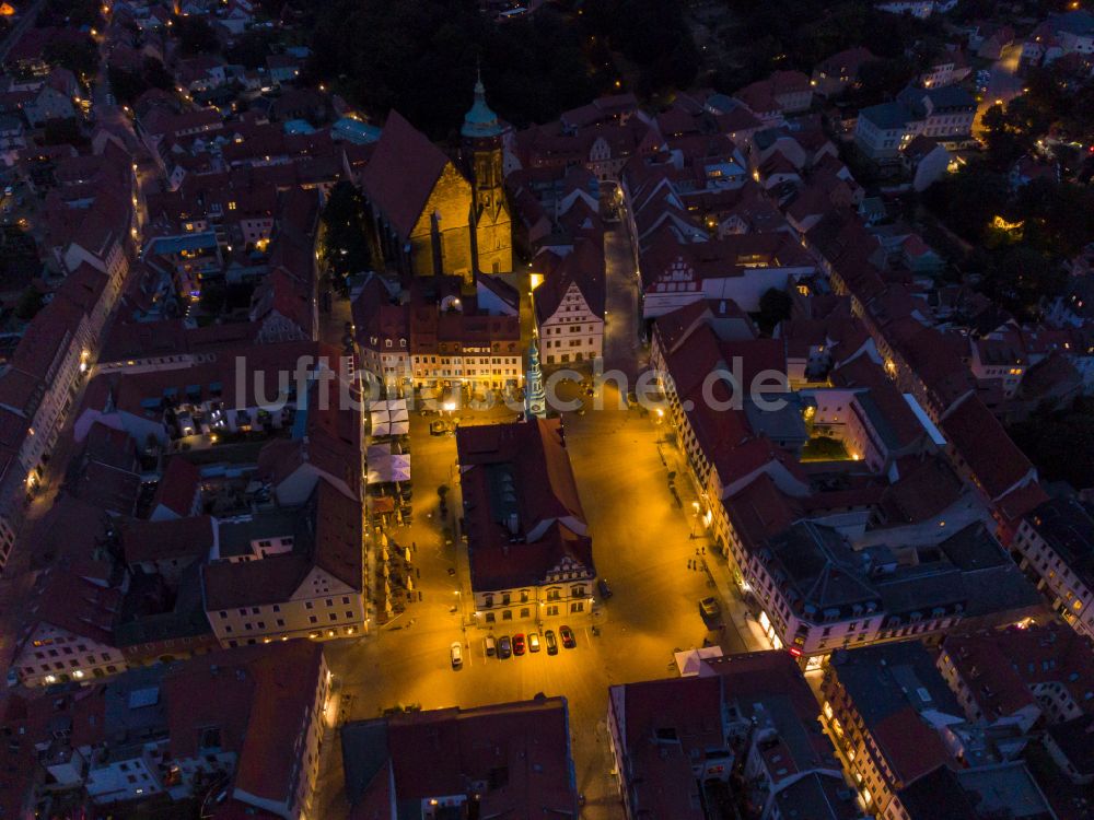 Pirna bei Nacht aus der Vogelperspektive: Nachtluftbild Altstadtbereich und Innenstadtzentrum in Pirna im Bundesland Sachsen, Deutschland