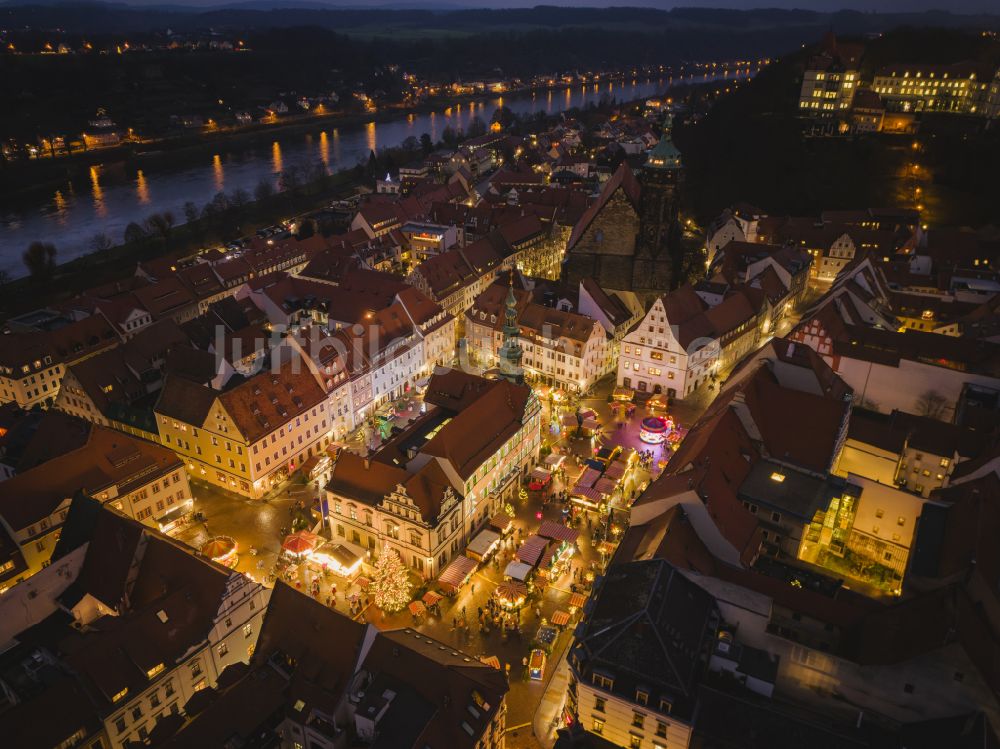 Nacht-Luftaufnahme Pirna - Nachtluftbild Altstadtbereich und Innenstadtzentrum in Pirna im Bundesland Sachsen, Deutschland