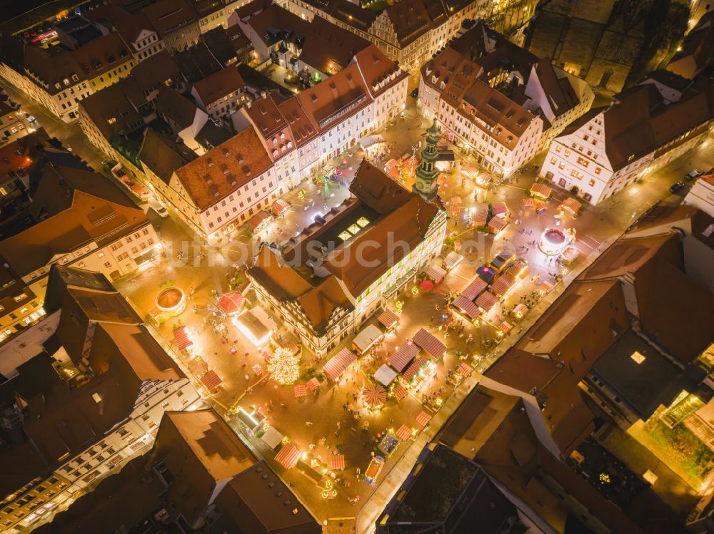 Pirna bei Nacht aus der Vogelperspektive: Nachtluftbild Altstadtbereich und Innenstadtzentrum in Pirna im Bundesland Sachsen, Deutschland