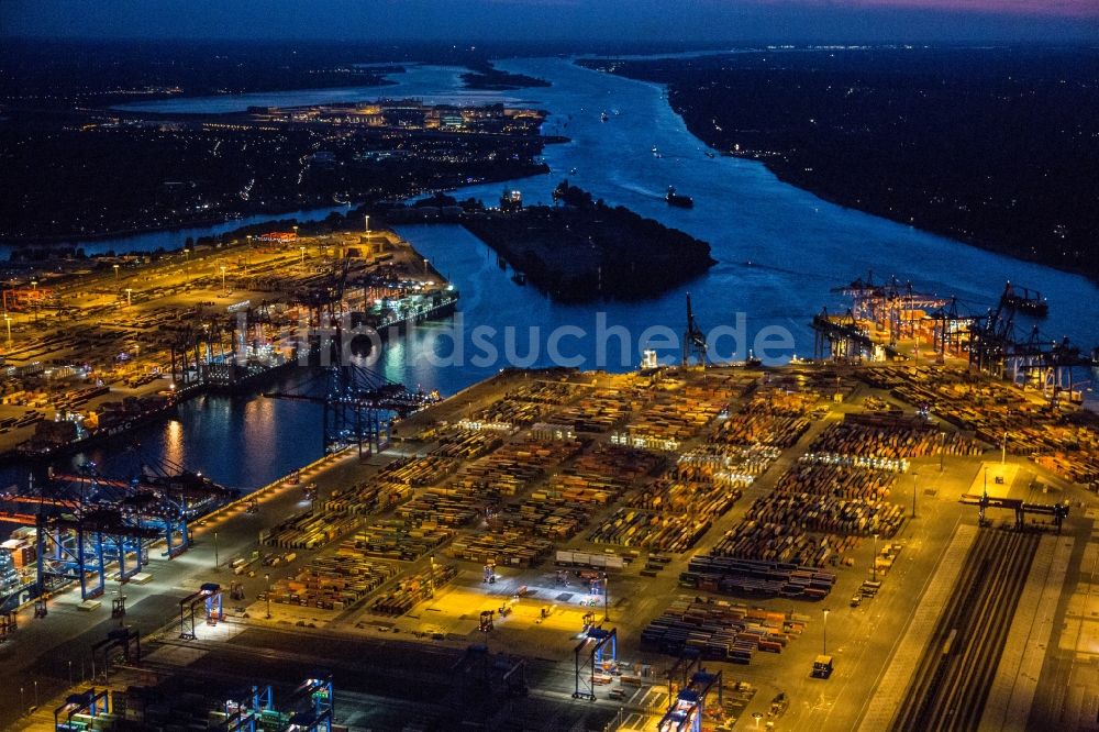 Nachtluftbild Hamburg - Nachtluftbild auf Be- und Entladearbeiten von Containern am Kai der HHLA Logistics Container Terminal des Hamburger Hafens in Hamburg