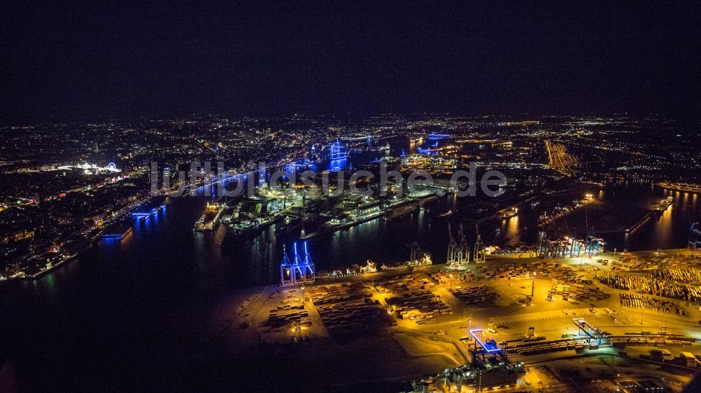 Nachtluftbild Hamburg - Nachtluftbild auf Be- und Entladearbeiten von Containern am Kai der HHLA Logistics Container Terminal des Hamburger Hafens in Hamburg