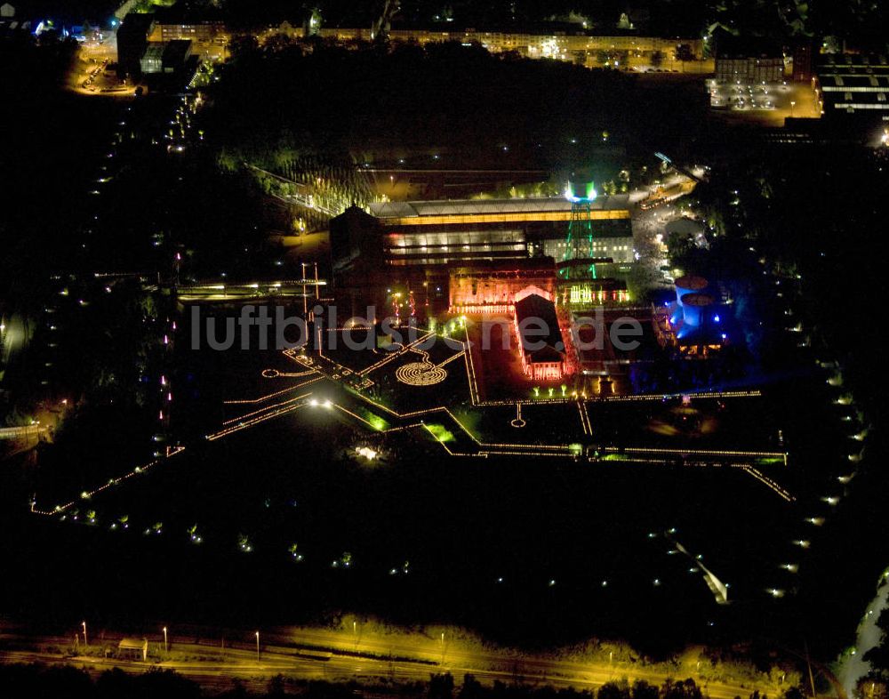 Nachtluftbild Bochum - Nachtluftbild auf die Jahrhunderthalle in Bochum mit Lichtinstallationen zur Extraschicht 2008