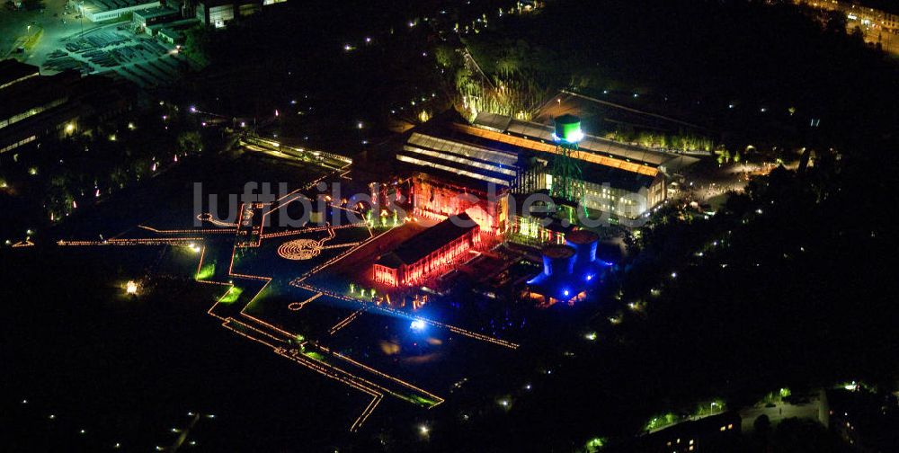 Nacht-Luftaufnahme Bochum - Nachtluftbild auf die Jahrhunderthalle in Bochum mit Lichtinstallationen zur Extraschicht 2008