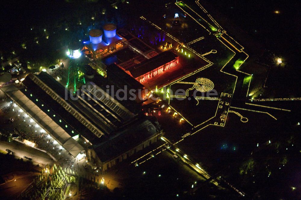 Nachtluftbild Bochum - Nachtluftbild auf die Jahrhunderthalle in Bochum mit Lichtinstallationen zur Extraschicht 2008