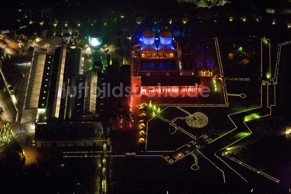 Nacht-Luftaufnahme Bochum - Nachtluftbild auf die Jahrhunderthalle in Bochum mit Lichtinstallationen zur Extraschicht 2008