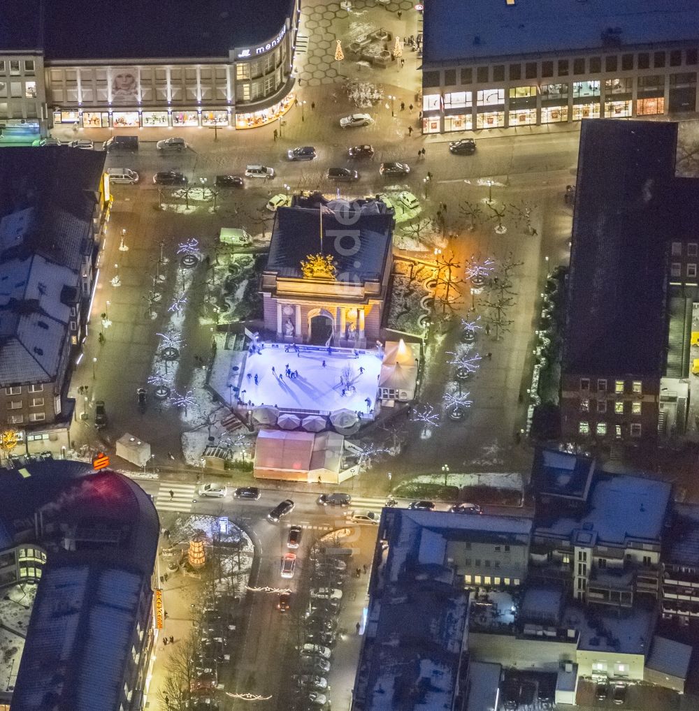 Wesel bei Nacht von oben - Nachtluftbildaufnahme vom Areal am Berliner-Tor-Platz in Wesel im Bundesland Nordrhein-Westfalen