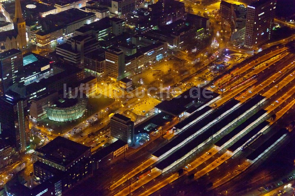 Nachtluftbild Dortmund - Nachtluftbildaufnahme vom Innenstadt - Zentrum am Dortmunder Hauptbahnhof