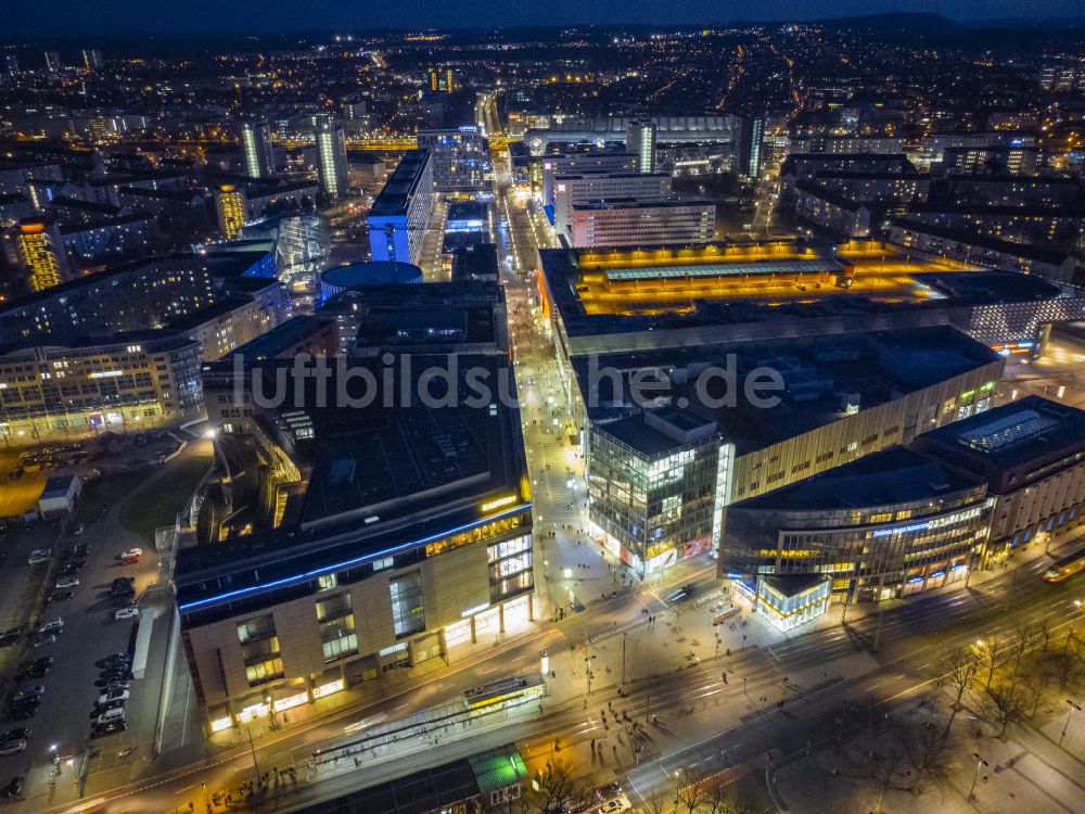 Nachtluftbild Dresden - Nachtluftbild Auto- Parkplatz und Abstellfläche in Dresden im Bundesland Sachsen, Deutschland