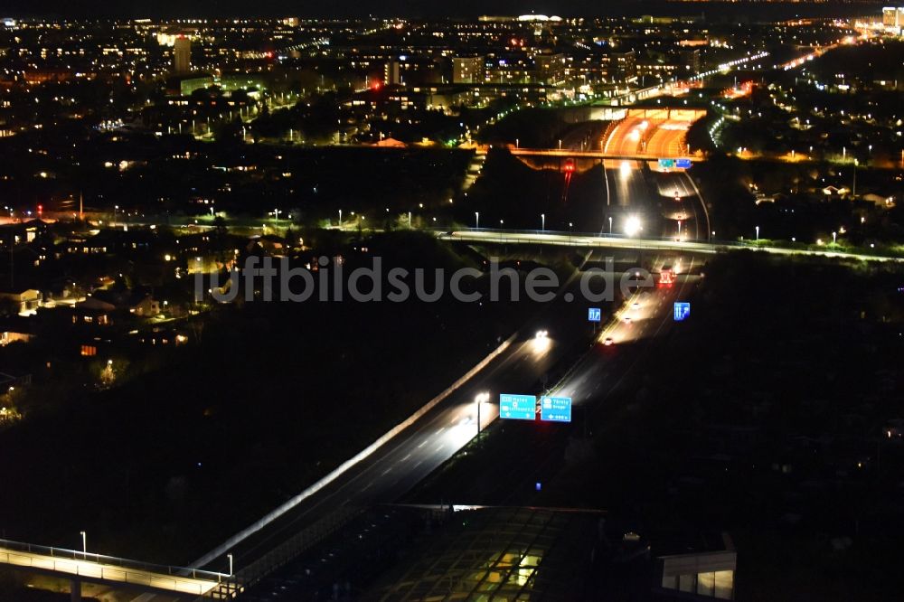 Nacht-Luftaufnahme Kastrup - Nachtluftbild Autobahn- Streckenverlauf der E20 in Kastrup in Region Hovedstaden, Dänemark