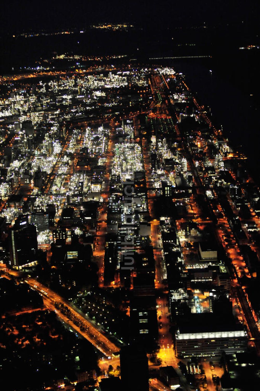 Ludwigshafen bei Nacht aus der Vogelperspektive: BASF-Werk in Ludwigshafen bei Nacht