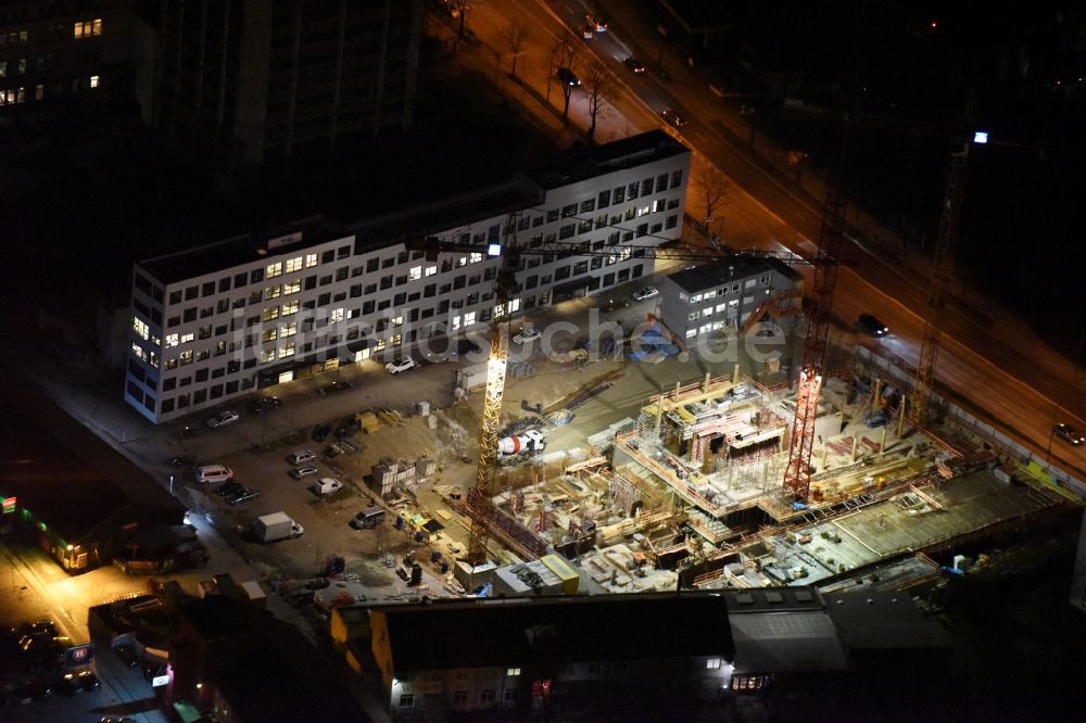 München bei Nacht von oben - Nachtluftbild Baustelle Hochhaus- Gebäude HIGHRISE one in München im Bundesland Bayern, Deutschland