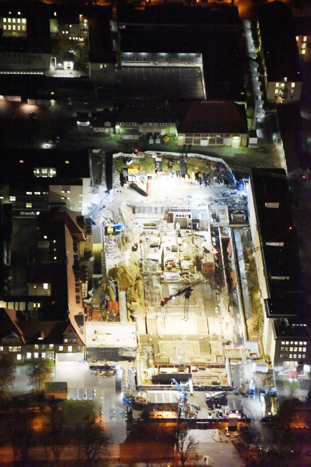 Nachtluftbild Rostock - Nachtluftbild Baustelle zum Neubau eines Funktionsgebäudes auf dem Campus Schillingallee im Ortsteil Hansaviertel in Rostock im Bundesland Mecklenburg-Vorpommern