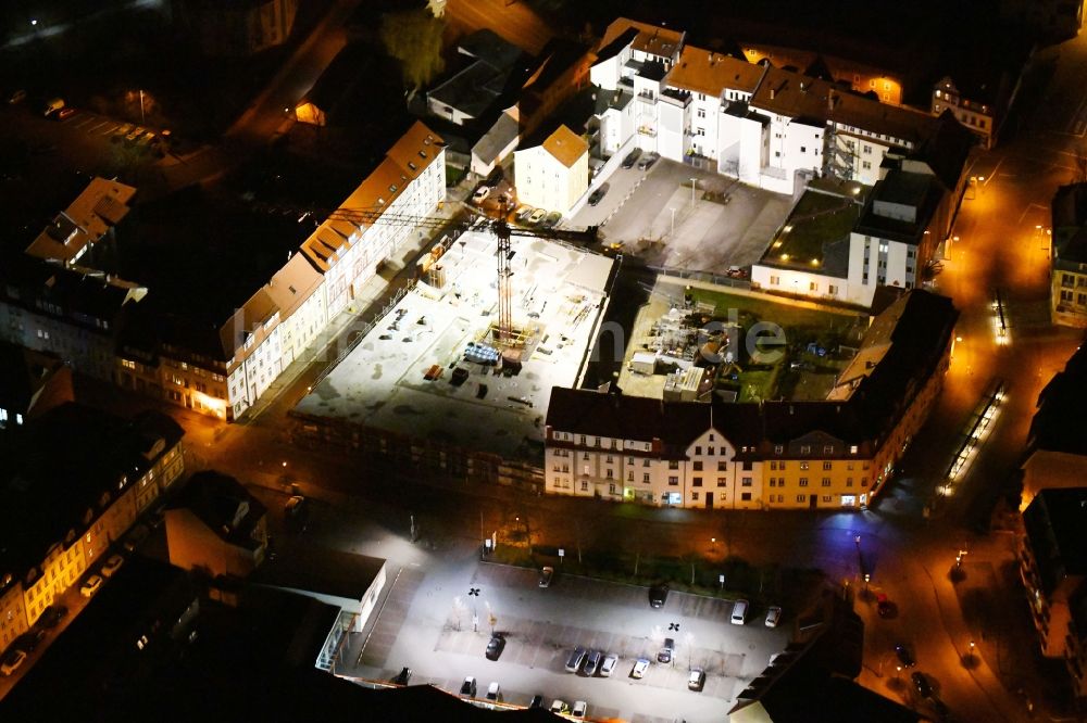 Nacht-Luftaufnahme Arnstadt - Nachtluftbild Baustelle zum Neubau des Gebäudekomplexes des Einkaufszentrum Arnstadt-Center in Arnstadt im Bundesland Thüringen, Deutschland