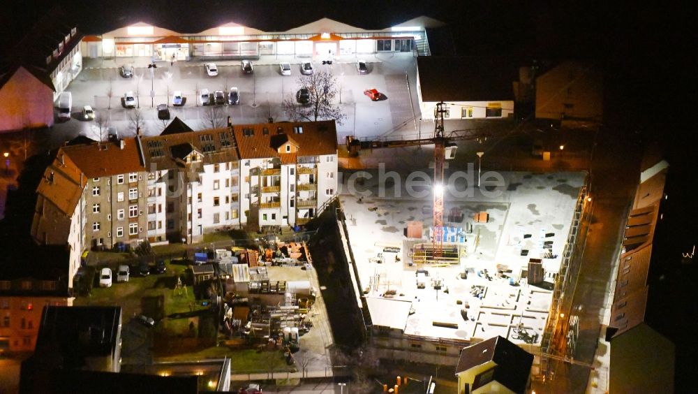 Arnstadt bei Nacht von oben - Nachtluftbild Baustelle zum Neubau des Gebäudekomplexes des Einkaufszentrum Arnstadt-Center in Arnstadt im Bundesland Thüringen, Deutschland