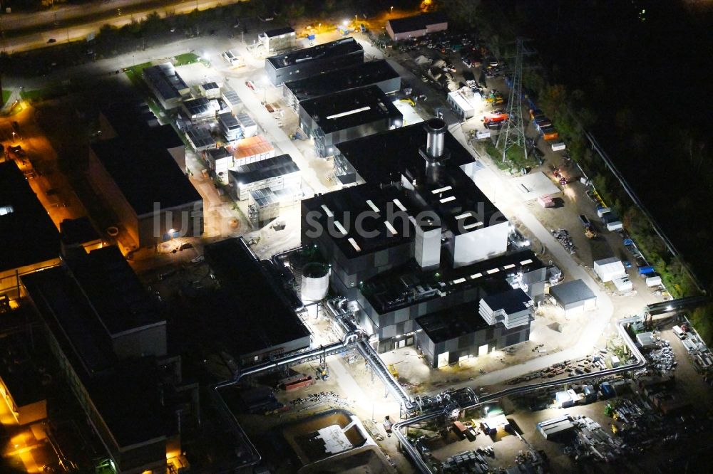 Nachtluftbild Berlin - Nachtluftbild Baustelle zum Neubau des Heizkraftwerkes - Kraft-Wärme-Kopplungsanlage im Ortsteil Marzahn in Berlin, Deutschland