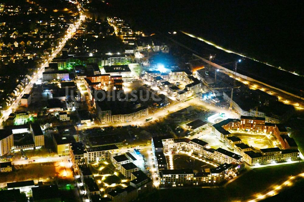 München bei Nacht von oben - Nachtluftbild Baustelle zum Neubau einer Mehrfamilienhaus-Wohnanlage in Pasing-Obermenzing in München im Bundesland Bayern, Deutschland