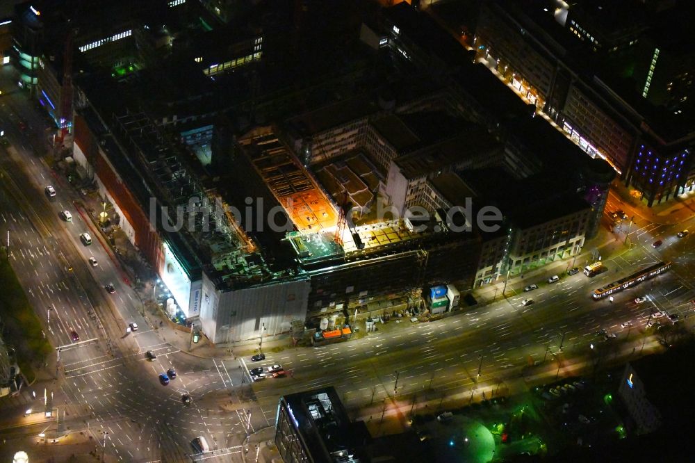 Nacht-Luftaufnahme Leipzig - Nachtluftbild Baustelle zum Umbau und Ausbau des denkmalgeschützten Altbau- Gebäudes der Firma REINBAU GmbH in Leipzig im Bundesland Sachsen