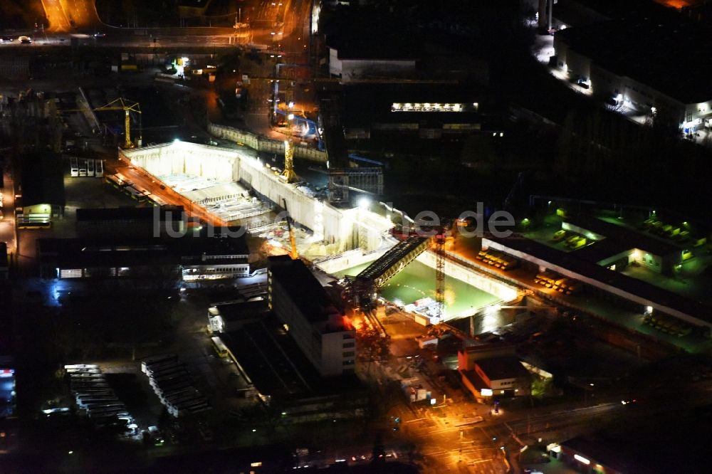 Nachtluftbild Berlin - Nachtluftbild Baustellen zum Neubau der Verlängerung der Stadtautobahn A100 in Berlin Neukölln