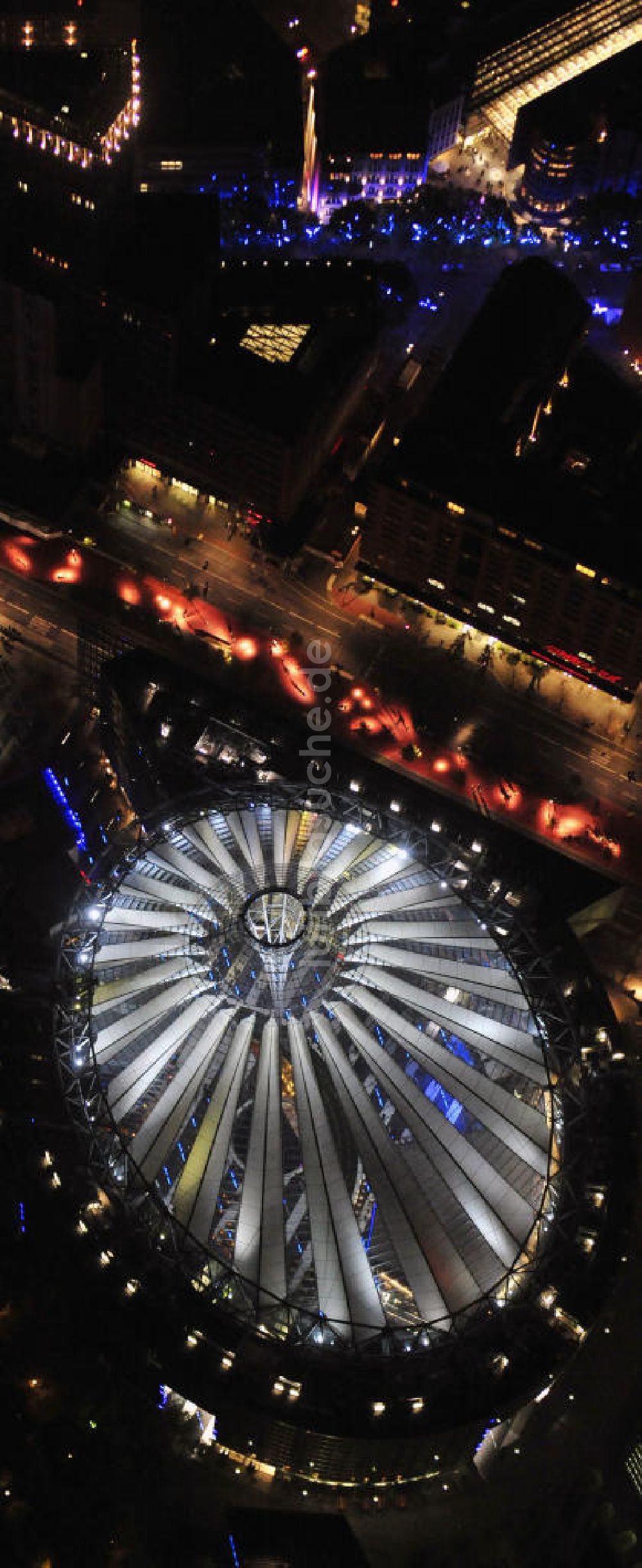 Berlin bei Nacht aus der Vogelperspektive: Berlin bei Nacht / Festival of Lights Sony Center