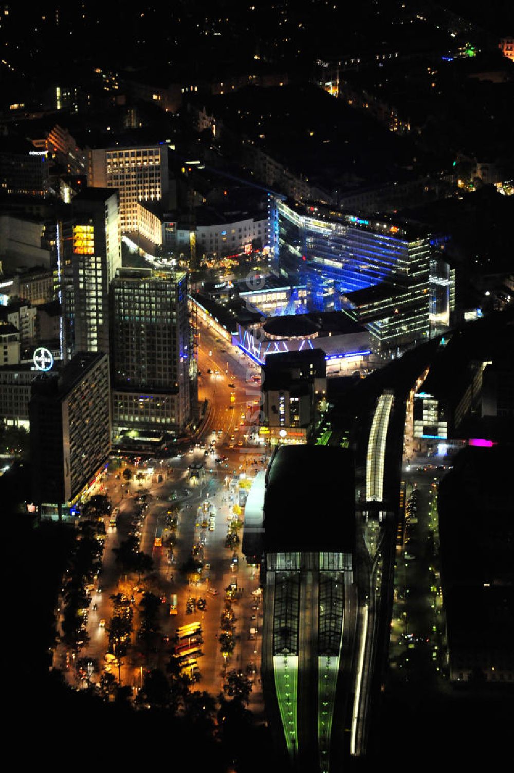 Berlin bei Nacht aus der Vogelperspektive: Berlin bei Nacht / Festival of Lights Zoofenster