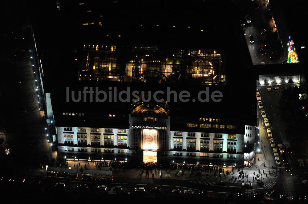 Berlin bei Nacht aus der Vogelperspektive: Berlin Nachtaufnahme / Night shot KaDeWe Kaufhaus