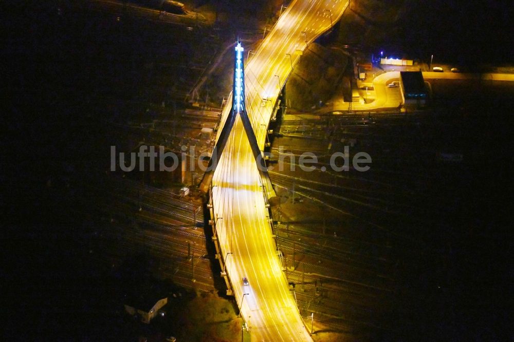 Nachtluftbild Halle (Saale) - Nachtluftbild Berliner Brücke in Halle (Saale) im Bundesland Sachsen-Anhalt