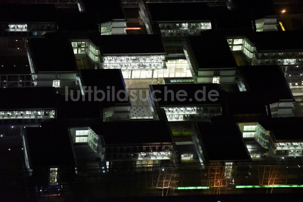 Nacht-Luftaufnahme Unterföhring - Nachtluftbild Büro- und Geschäftshaus- Ensemble der Allianz Deutschland AG an der Dieselstraße in München Unterföhring im Bundesland Bayern