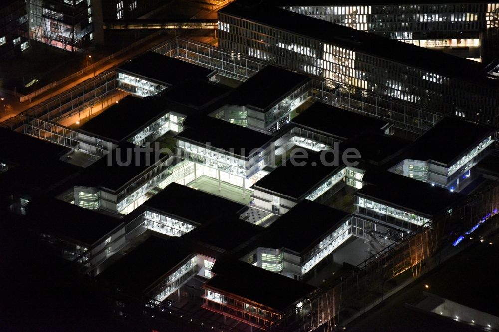 Nacht-Luftaufnahme Unterföhring - Nachtluftbild Büro- und Geschäftshaus- Ensemble der Allianz Deutschland AG an der Dieselstraße in München Unterföhring im Bundesland Bayern