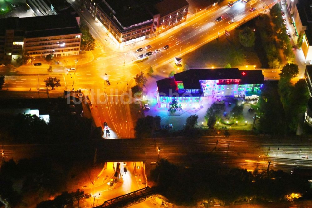 Osnabrück bei Nacht von oben - Nachtluftbild Büro- und Geschäftshaus- Ensemble entlang der Bruchstraße in Osnabrück im Bundesland Niedersachsen, Deutschland