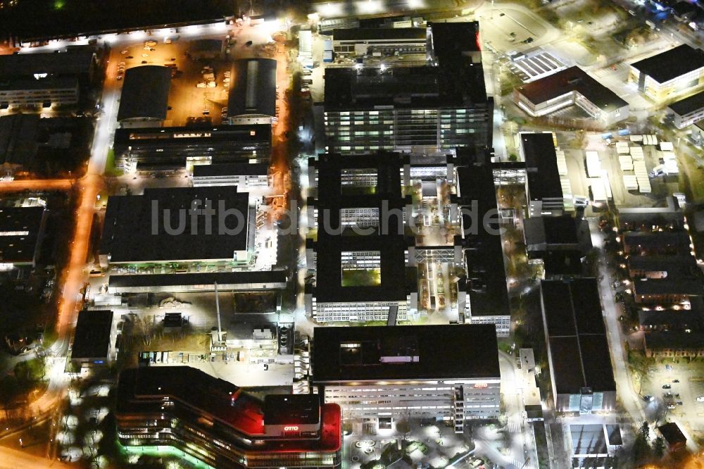 Hamburg bei Nacht von oben - Nachtluftbild Büro- und Geschäftshaus- Ensemble an der Werner-Otto-Straße in Hamburg, Deutschland